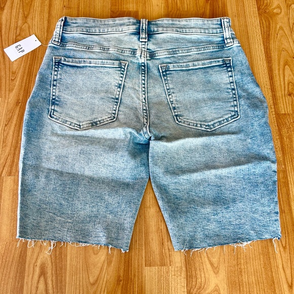 GAP Mid Rise Distressed Denim Bermuda
Shorts with Washwell - Picture 6 of 6